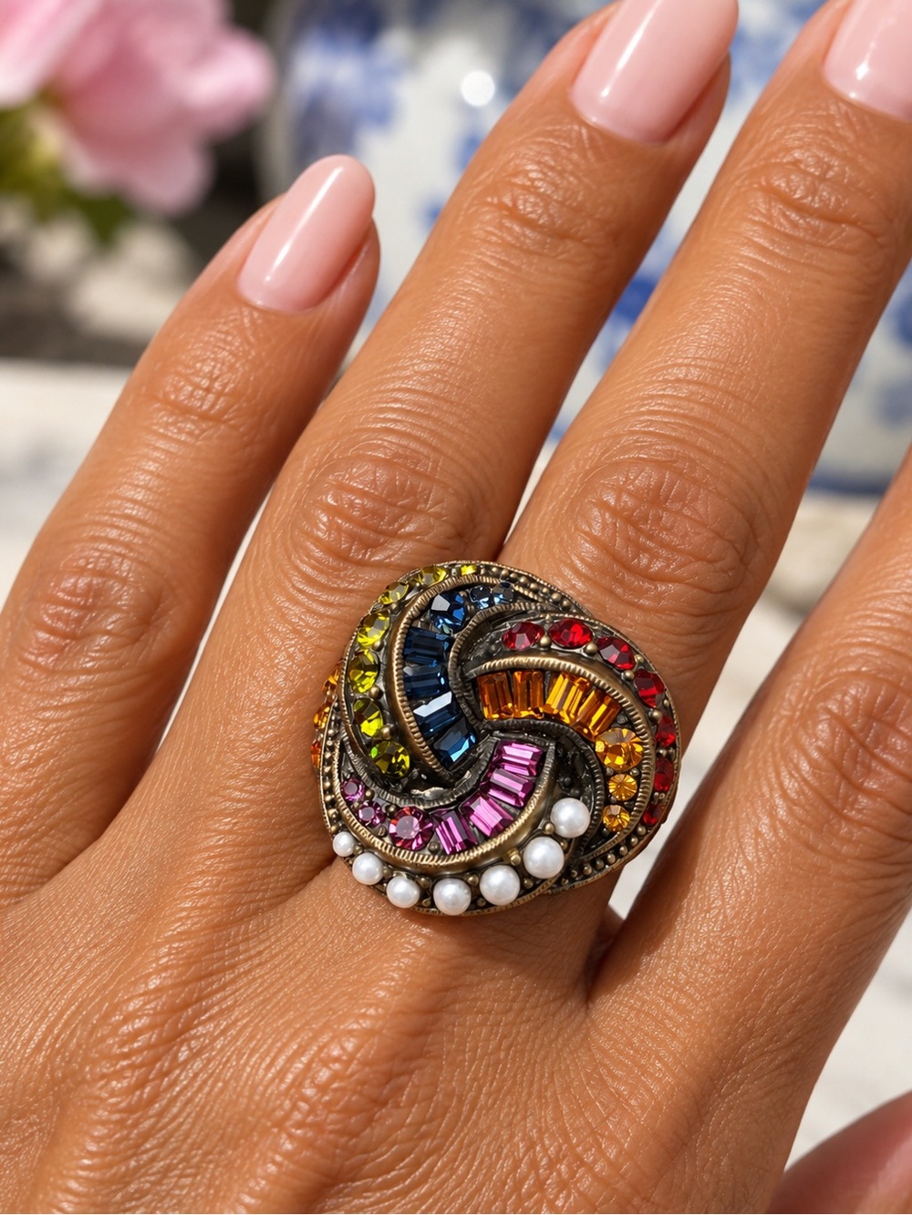 Heidi Daus "Sultry Swirl" Statement Ring.
*Size 7